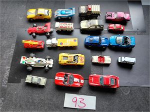 MODELLBILER 19 stk, stort sett velbrukte eller barnekjørt, om du vil. Vekt 1,3 kilo