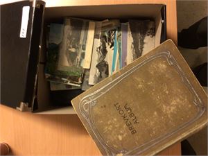 album 2 album og en rekke løse kort. (mange hundre) Gammelt og nytt.  Mest knyttet til Fjellheimen, men ikke alle