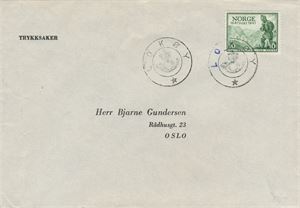 Kronet Posthorn LOKØY (HO / 5) på trykksakbrev frankert med NK 360. Et par bokstaver "forsterket" med blå penn.