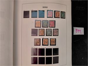 Samling 1882-2001 i Davo album med svarte lommer. Postfrisk fra 1981 og nyere utgjør over 3000 i pålydende. Nk 259 og 272 (uten attest, men med tydelig vannmerke) er hengslet, ellers normal brukskvalitet på de fleste stemplede. I tillegg 17 minneblokker 80-tallet og nyere