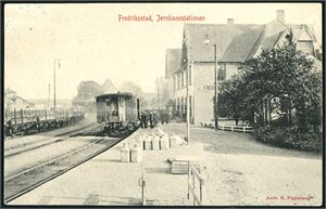 Fredrikstad. Samling med 235 ulike postkort i småformat .