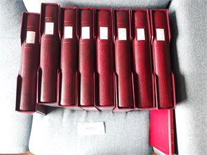 USA o/x/xx samling i 8 Safe album med kassetter og ark til 2006 + få nyere i innstikksbok. Mange merker, noen bedre i blandet kvalitet. Husk hva slike album koster!. Vekt 27,9 kilo