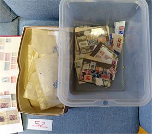 Oppsop med merker, brev, rasjoneringskort, dublettposer etc. Ikke gjennomgått av oss, vekt 1,8 kilo