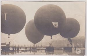 Fly FRA BALLONGKAMPEN, CHRISTIANIA 1912 - fire ballonger i luften over havnen. Brukt i 1912. (A/S Abel)