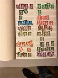 England Instikksbok med Dronningmerker.