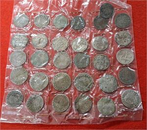 UNGERN Ferdinand I (1835–1848). Samling 31 st kreuzer silvermyntmonterat i plastficka från gammal auktion,