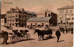 Drammen Drammen, Strømsø, hest og kjerrer. (N.K 56). Småf. s/hv. Stpl i 10. Pen brukskvalitet.