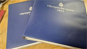 MOTIV, OLYMPISKA SPELEN 1992. Samling i två specialalbum utgivna av Borek med diverse märken, serier och FDC