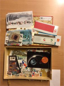 porto Pål. 7.450.- i postfriske frimerker.