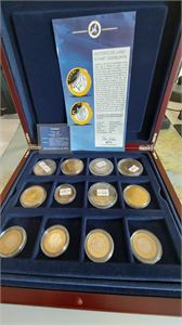 FINLAND samling 36 olika 5- och 10-euromynt i bimetall (10 euro 2003 ag) Mynten ligger i kapsel i en myntbox.