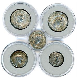 21 Roma coin in a box from Samlerhuset. 5 are in silver an the rest in copper. The silver coins are in quite OK condition.