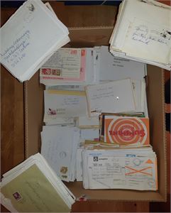 Brevlot Banankasse med brutto 12 kg med mest norske bruksbrev i C6 format. Litt utland og andre størrelser. For det meste semimoderne og varierende kvalitet. En god del maskinstpl observert. Må sees!