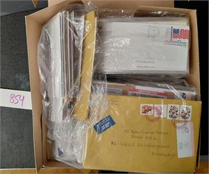 USA-BREV/KORT Ca 680 enheter i kasse1893-ca 2020. Ikke sjekket, men varierende kvalitet. Vekt 3,5 kilo