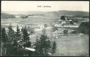 Ca 80 norske stedskort i småformat. Flere fine innslag.