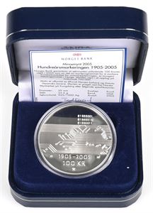 Mynt 100 kr Hundreårsmynten 2005 Data. 33.6 gram .925 sølv. Kvalitet proof . Kapsel og etui fra Norges Bank