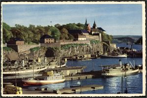Oslo. Drøyt 800 postkort i storformat og i farger.