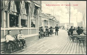 Strømstad, Lysekil, Fjällbacka, Koster med omegn. Drøyt 520 postkort, hvor ca 300 er småformat i 4 album.