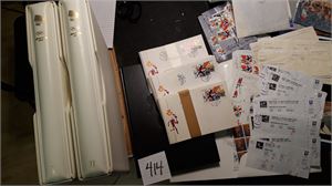 OL LILLEHAMMER 1994 Kasse med LOOCs OL-samling i 2 bind, spesialkonvolutter, maxikort etc. Også noen billetter fra ulike arrangementer og ark/arkrester av OL-frimerkene. Vekt 8,9 kilo