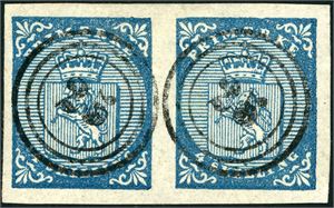 1. 4 skilling våpen 1855 i horisontalt par, hvert merke anert med nummerstempel "25" (Bergen). Meget fin og tett farge. Normale marger.