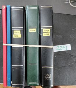 Stemplede dubletter i 5 innstikksbøker, vesentlig 1900-veldig nytt. Enormt med merker og noen miniark. De beste merkene ser ut til å mangle hele veien, men her er MYE å kikke på. Vekt 7,8 kilo