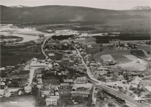 Postkort jernbane TYNSET med stasjon (HE) A6 s/h (Harstad 6.D.26) ubrukt