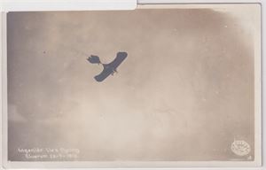 Fly INGENIÖR LIE'S FLYVNING ELVERUM 28.7.1912 - ubrukt fotografisk kort med flyet i luften. (A/S Abel).