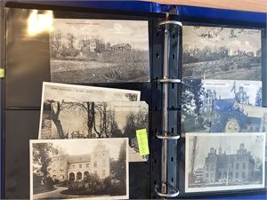 Stabekk (Ak) samling noen  brev og  23 postkort (mest småf.)  fra Stabekk i album