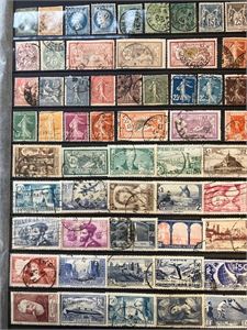 Div franske merker på plansje