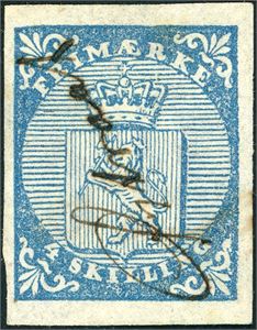 1. 4 skilling Våpen 1855, annullert med håndskrevet "Østeraat". Tre gode marger, litt smal i venstre side. Pos. C 20. Attest Enger.