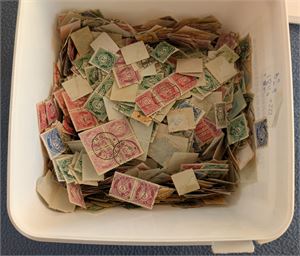 POSTHORN, Massevare, boks med masse posthornmerker, ikke bare 1909-serien.