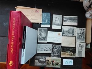 Et par souveniralbum fra Posten, album WWF, noen norske FDC i LT perm, junioralbum og noen postkort/brev, flest norske. Vekt 7,9 kilo