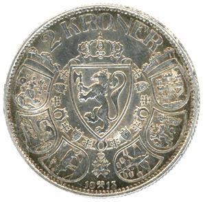 3 stk norske 2 kroner (1913, 14 og 1917 (sistnevnte m/feil), 1 skilling 1770 og en 10 kr 1964. Også noen få utenlandske kobbermynt.