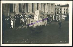 Ustillinger/Messer. 42 postkort, hvorav 41 i småformat. Flere ulike arrangementer, men også fra 1914.