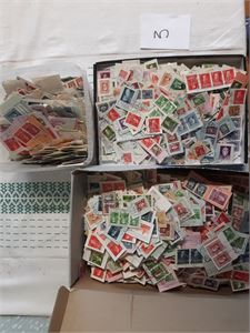 KLIPP Vesentlig Postens klipp 50-70-tallet i skoeske. Vekt 2,8 kilo