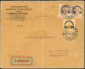 136,137. To 10 øre- og en 20 øre Luftpost 1920 på konvolutt, stemplet "Stockholm 27.9.20" og sendt som luftpost til Berlin. Ankomststempel "Berlin 28.9.20" på baksiden. Verikal arkivbrett berører ikke merkene.