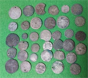 SVERIGE parti diverse 16-1700 tals mynt, slitna eller defekta. Studiematerial