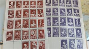 SLANIA-BOXARE. Två helark i mörkbrun respektive mörkblå färg. Medföljer serien 1-16