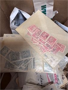 Posearkiv Eske med Posearkiv eldre Norge ca 1,8 kg.