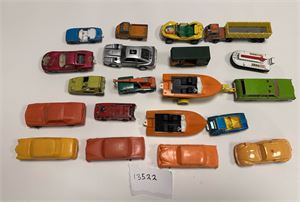 MODELLBILER Inkl klassiske mykplastbiler. Kjøpt på annen auksjon for 550 kroner