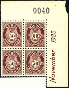 108. 50 øre posthorn i fireblokk fra øvre, høyre hjørnet av arket med marginal "November 1925". (4.400,-).