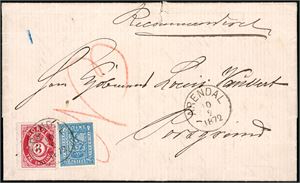 Norske og noen få utenlandske brev i skoeske. Mye vanlig fra etter 1920, men noe pent i blant