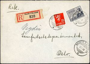 354,363. 25 øre Løve og 30 øre Postjubileum på rekommandert konvolutt, annullert med hjelpestempel "Nauste i Romsdal 29.11.48" (SF).