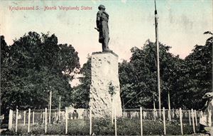 Postkort. Kristiansand. Henrik Wergelands statue.