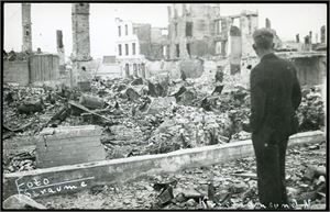 Bombingen 1940. 13 kort, hvorav 2 fra Molde, 2 fra Åndalsnes, 7 fra Kristiansund og 2 uten stedsnavn. Foto: Straume. God kvalitet. K-0/1