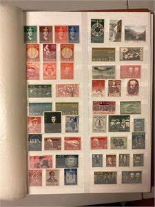 Inst.bok 2 instikksbøker med mange Norske merker - alle * (med hengsel)