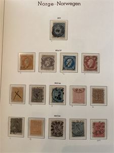 Norgessamling 1855 - 1997 i Leuchtturm SF album.  Starter med 28 skillingsmerker, bra med posthorn.  Fra 1910 til 1992 nær komplett etter albumoppsett med mye * / **  God avdeling Off.sak.  Vannmerker og papirtyper er kontrollert.  Samlingen kommer fra ett BO.  Katalogverdi over 63.000.-