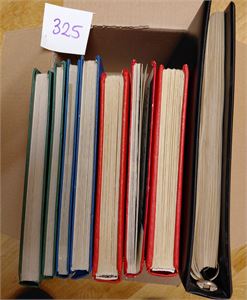 Samling i Safe album 1960-79 i standard kvalitet, noe dublisert + 7 dublettbøker. Ikke noe sjeldent noe sted, tilsynelatende. Også et Skanfil album med ark til 2006 uten de store sjeldenhetene. Vekt 11,8 kilo