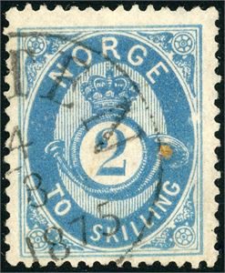 17 b. 2 skilling Posthorn i Prøysisk blå nyanse, stemplet "Horten 4.8.1875". Attest FCM.