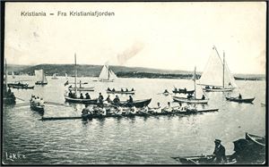 Kristiania/Oslo. Ca 300 postkort i småformat. Mange sentrumsrelaterte motiver.