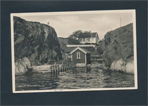 GRIMSTAD - HØYFALSVIG (Idyll fra Sørlandet, Mittet 24/12) . Vi måtte ha hjelp av lokalhistorisk kunnskap for å finne ut hvor dette var. Kortet er stemplet "KRISTIANSAND S 1931". Forklarende tekst bilde nr 2.